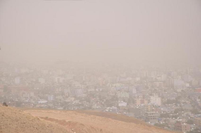 Cizre'de kum fırtınası