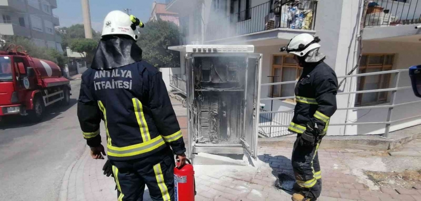 İnternet erişim kabini yangında zarar gördü