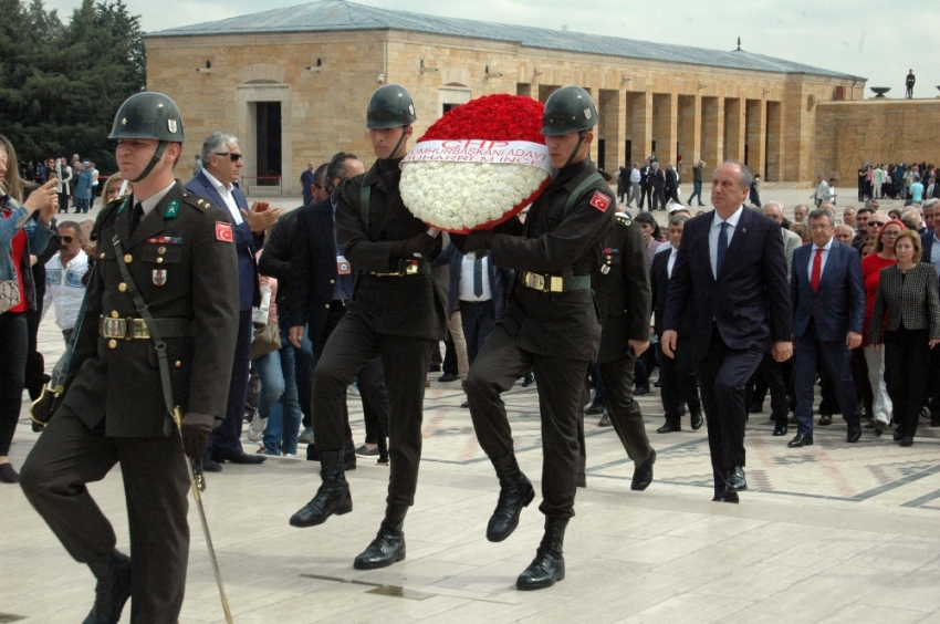 Muharrem İnce Anıtkabir’i ziyaret etti