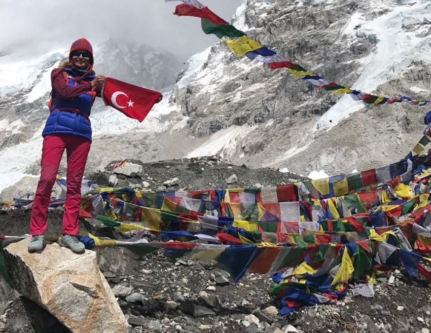 Türk bayrağı Everest’te dalgalandı