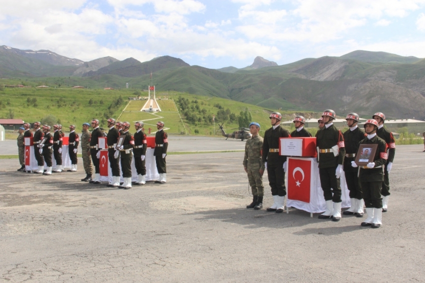 Şehitler törenle memleketlerine uğurlandı