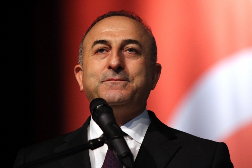 Bakan Çavuşoğlu’nun Paris’te diplomasi trafiği