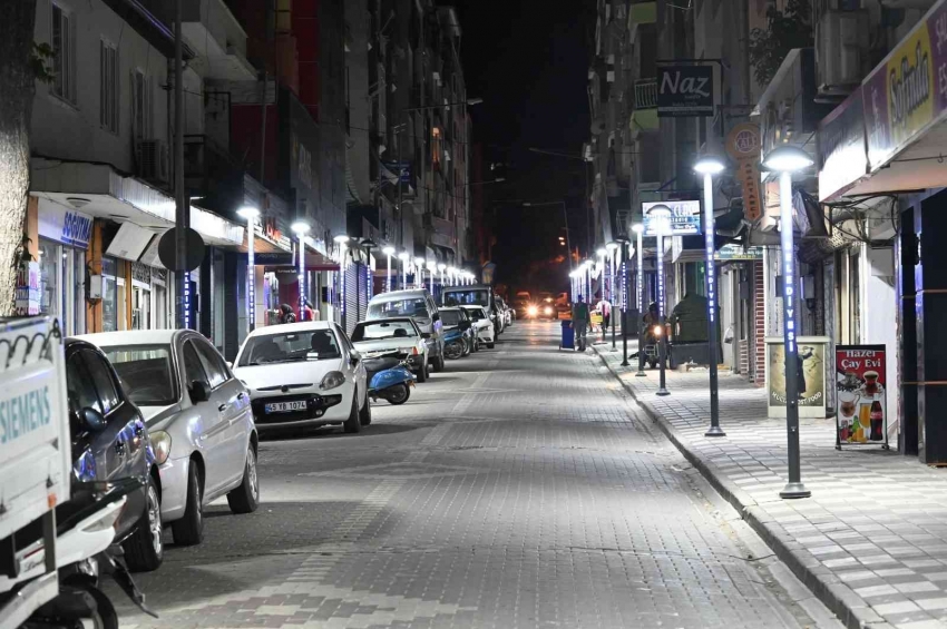 Cadde ve sokakları ışıl ışıl oldu