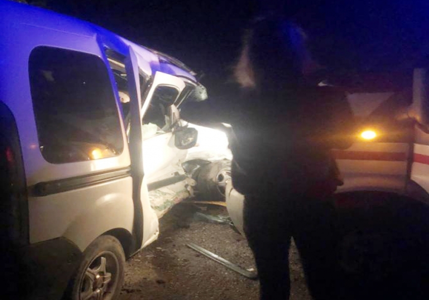 Ambulansla ticari araç çarpıştı: 5 yaralı