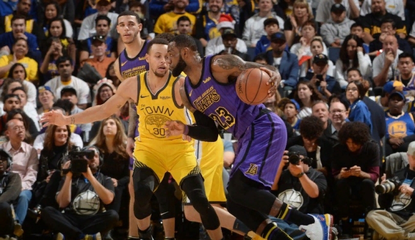 Lakers, Warriors'ı ezip geçti!