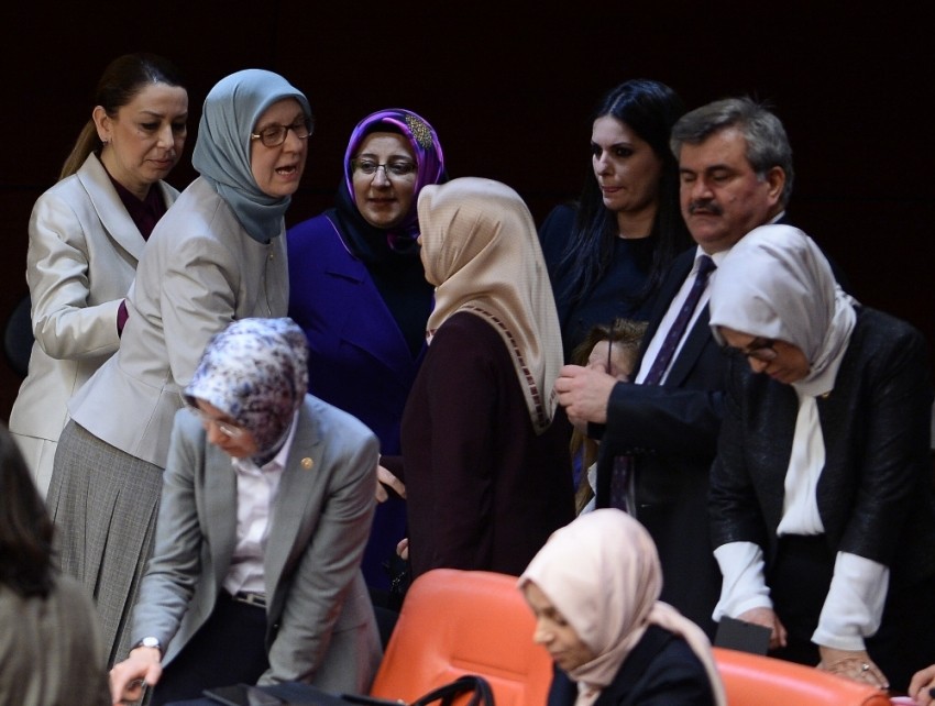 Kadın vekillerden Ramazanoğlu’na destek