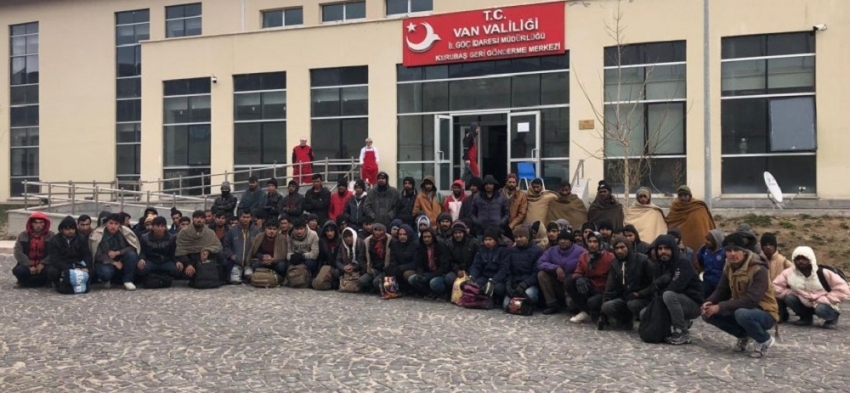 Başkale’de 72 kaçak göçmen yakalandı