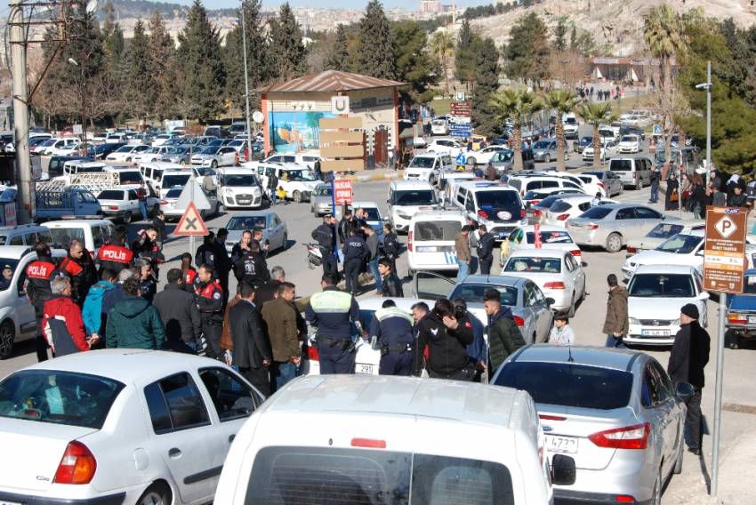 Polis PKK paçavrasını görünce müdahale etti