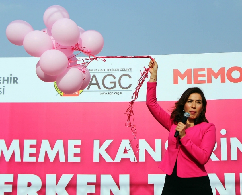 Şarkıcı Burcu Güneş’ten ’Pembe konser