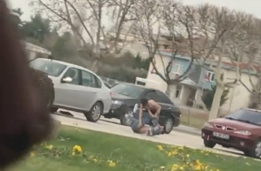 Bursa’da trafikte yol verme kavgası kameraya yansıdı