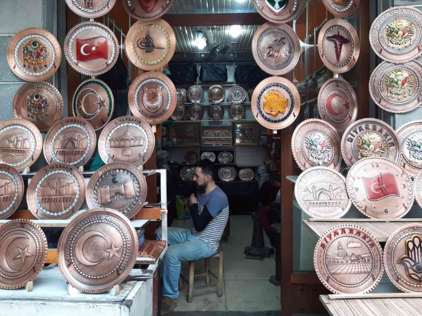 Bakır ustası çeyrek asırdır el emeği göz nuru sanat işliyor