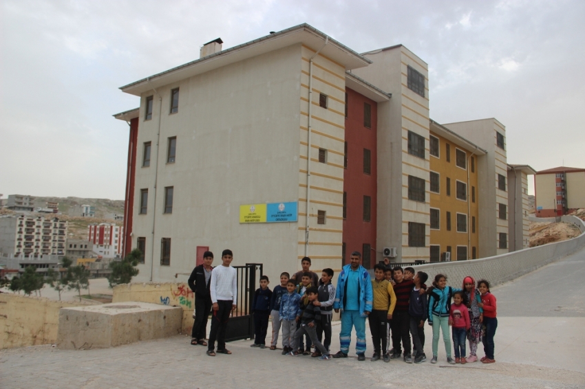 Temizlik işçisi buldu: Okul yoluna tuzaklanmış...