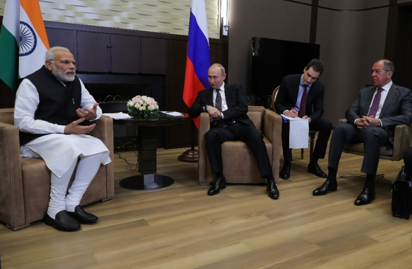 Putin ve Modi bir araya geldi