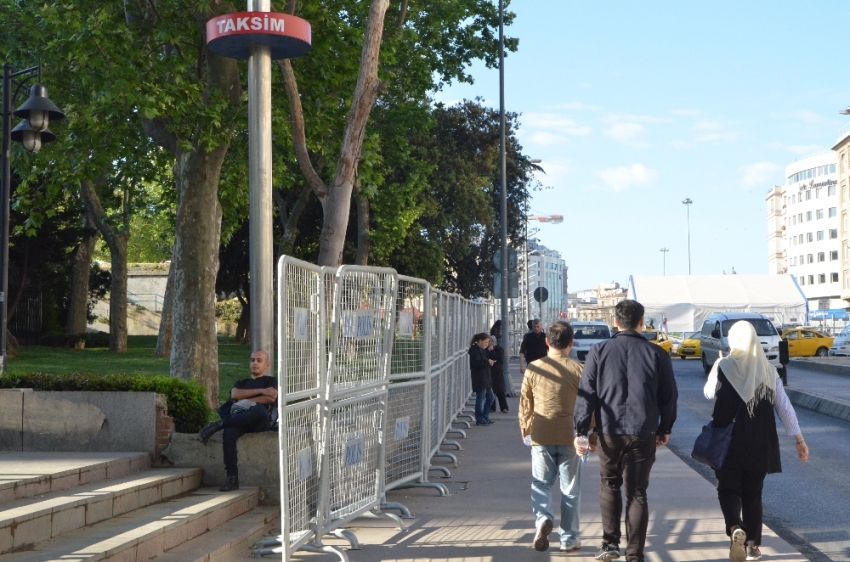 Taksim Meydanı’nda 1 Mayıs hazırlığı!