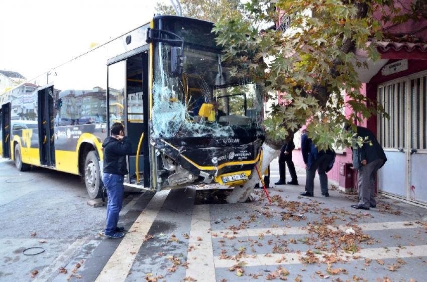 Şoför kalp krizi geçirdi,  yolcular ölümden döndü