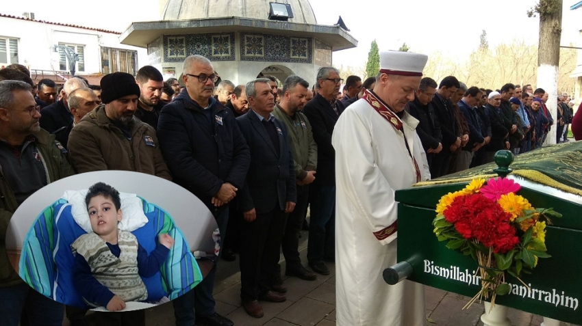 Aras bebek gözyaşları içinde toprağa verildi