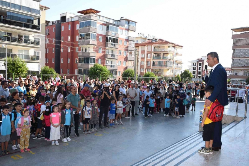 26 bin öğrenci uyum eğitimine başladı