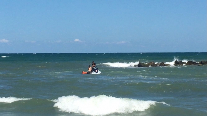 Dalgaların arasından jetski ile kurtarıldı!