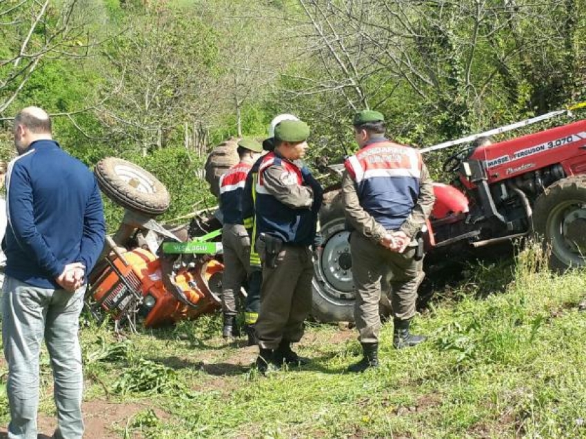 Devrilen traktörün altında kalarak öldü