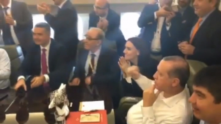 Erdoğan Hakan Çalhanoğlu’nun golüne böyle sevindi