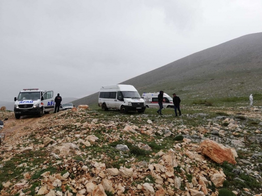 Mantar toplarken kayalıklardan düştü