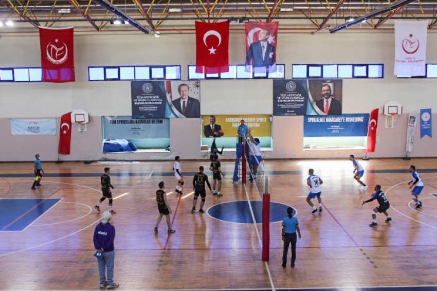 Karacabey Belediyespor voleybolda iddialı