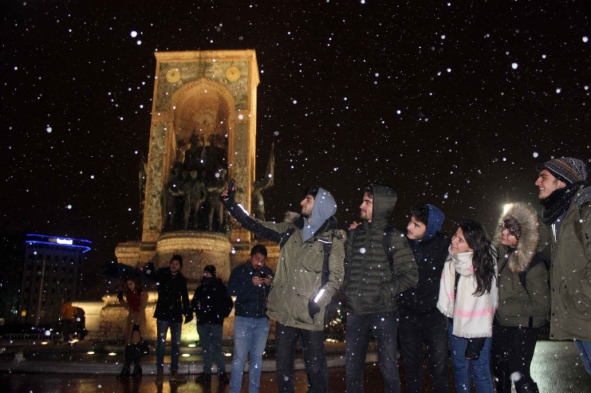 İstanbul beyaza büründü