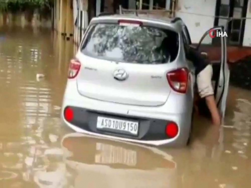 Hindistan’da sel felaketi: 3 ölü, onlarca kayıp