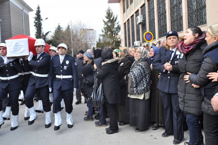 Şehit eşinden acı feryat