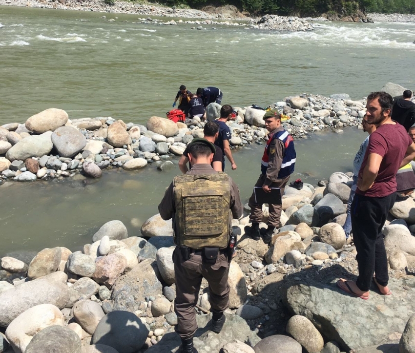 Rafting botu devrildi: Arap turist hayatını kaybetti