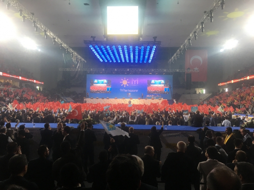 İYİ Parti Olağanüstü Kongresi başladı