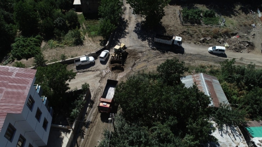 Sosyal Mahallesi’nde yol yenileme çalışmaları başladı