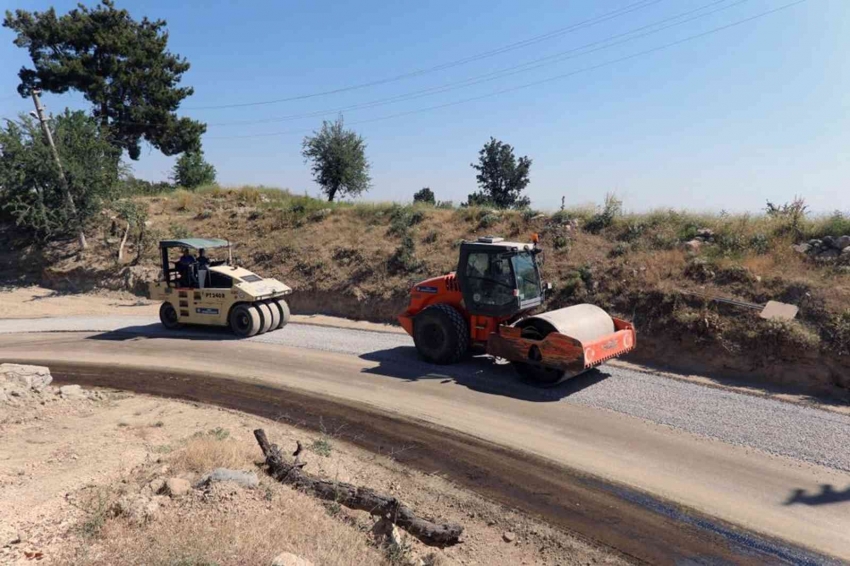 Kırsal mahallelerde yol çalışması