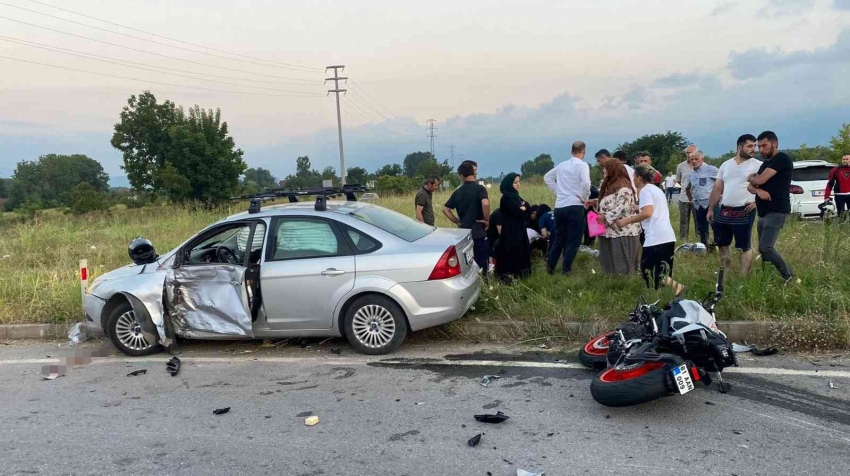 Korkunç kazada motosiklet sürücüsü hayatını kaybetti