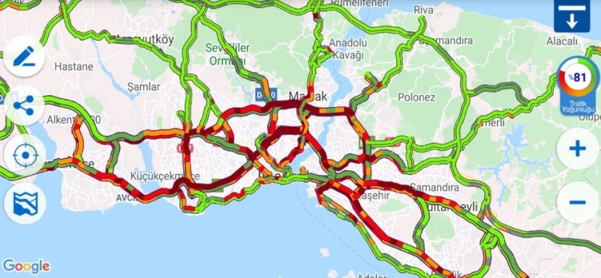 İstanbul’da sağanak yağış hayatı olumsuz etkiliyor