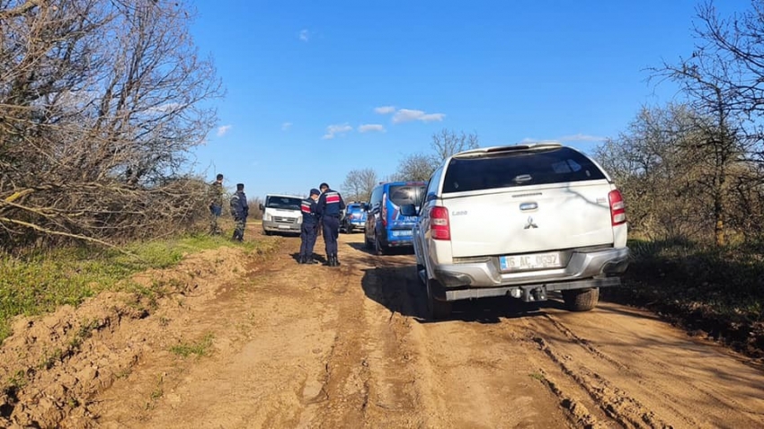 Av sezonu dışında avlanmaya çıktılar, tüfeklerinden oldular