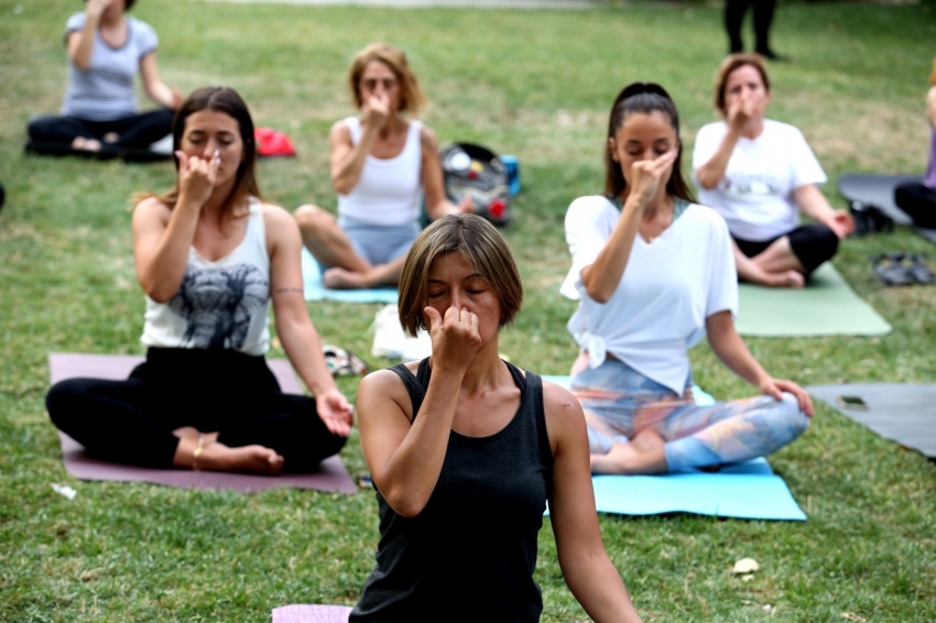 Yoga tutkunları Nilüfer’de buluştu