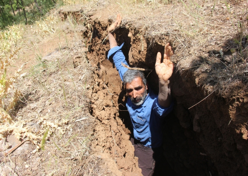 O ilde insan boyunda esrarengiz yarıklar