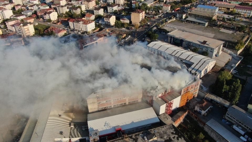 Çelik tencere fabrikası alevlere teslim oldu