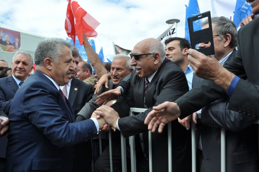 Bakan Arslan’a memleketi Kars’ta yoğun ilgi