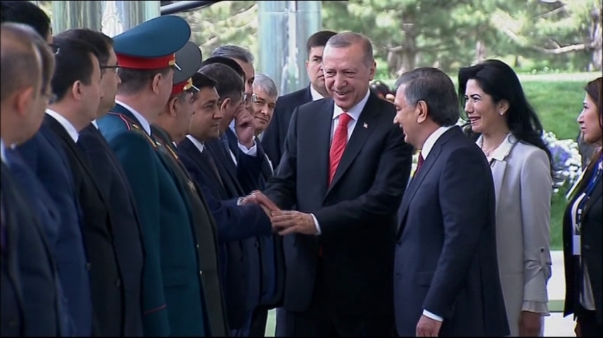 Erdoğan Özbekistan’da resmi törenle karşılandı