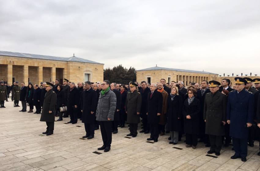 İsmet İnönü mezarı başında anıldı