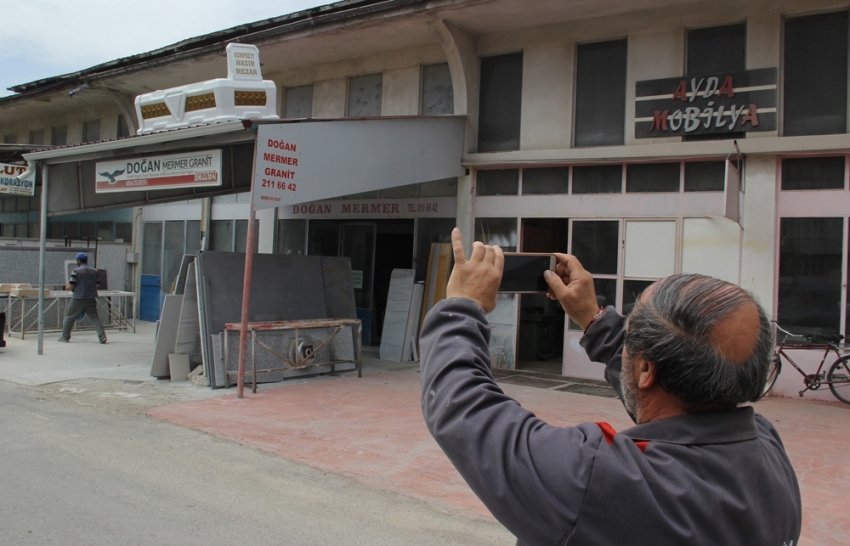 Bu dükkan tabelası görenleri şaşkına çeviriyor