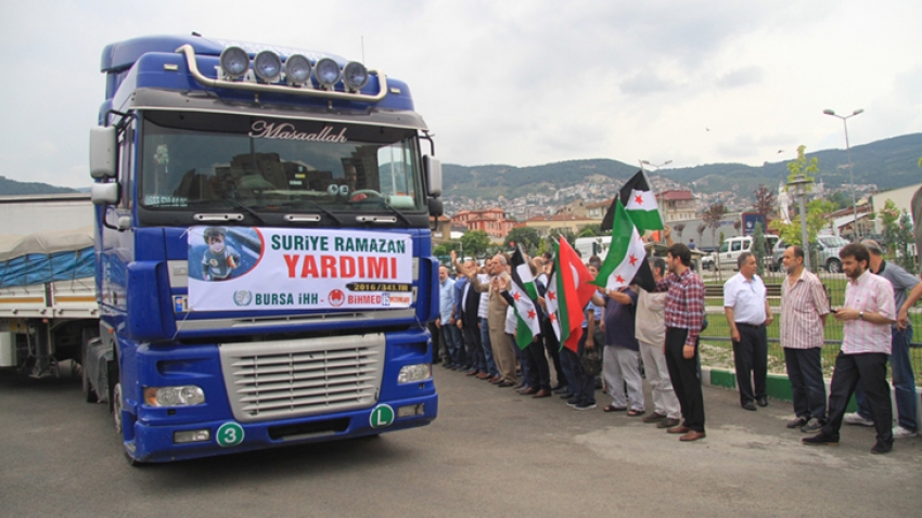 Bursa'dan Suriye'ye bayram öncesi 25 tır ile yardım