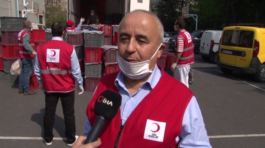 Türk Kızılay Kadıköy’de ramazan pidesi dağıttı