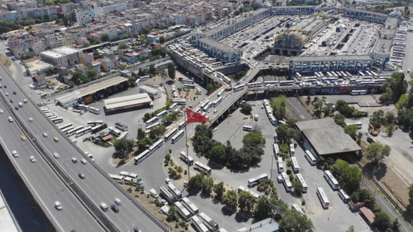 15 Temmuz Demokrasi Otogarı’nda arefe günü yaşanan yoğunluk havadan görüntülendi