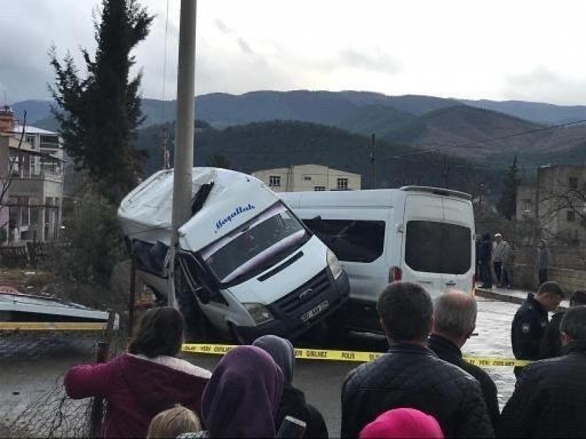 21 kişinin yaralandığı okul servisi kazasının görüntüleri ortaya çıktı