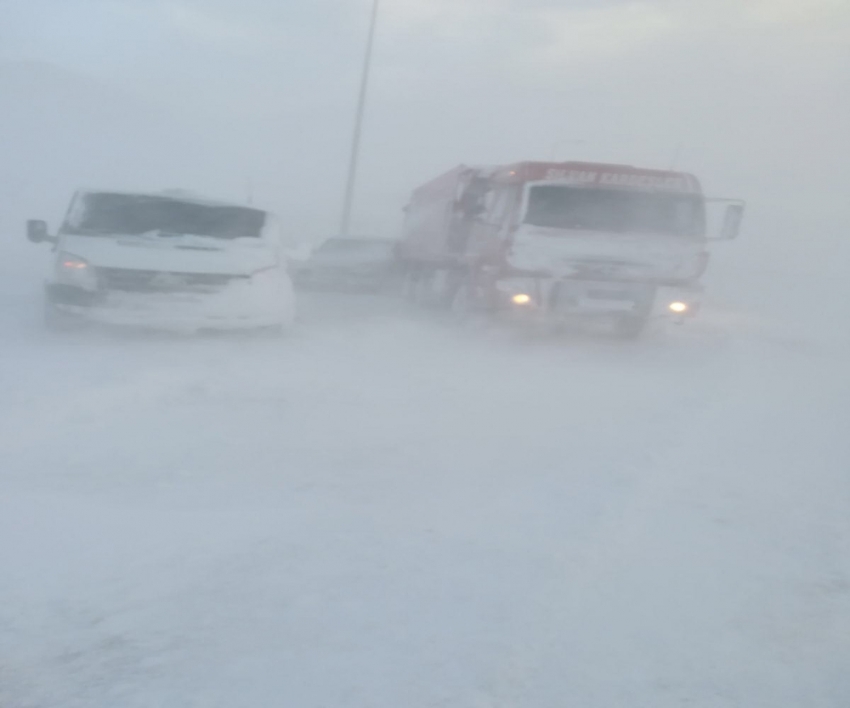 Erciyes’te mahsur kalan 80 araç kurtarıldı