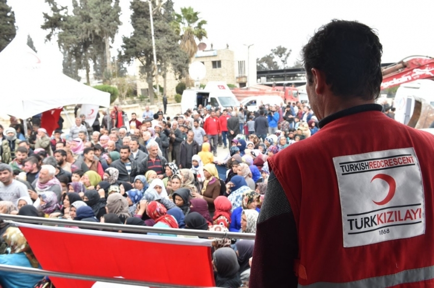 Türk Kızılayı Afrin’de yüzleri güldürmeye devam ediyor