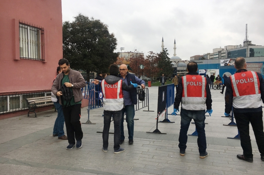 Ağrı'da bedava döner izdihamı